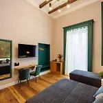 ベッド・アンド・ブレックファスト The Other Duomo House By House In 4*